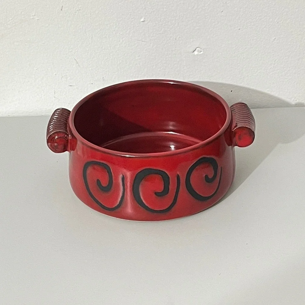 Jan Bostwick Ceramic Bowl‎   Red Black Spiral Art Pottery Ribbed Handles